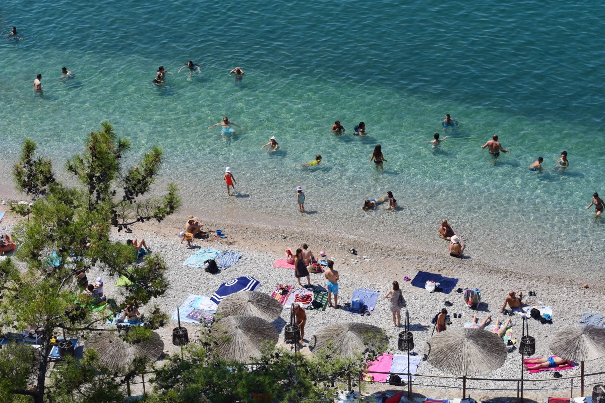 Καύσωνας: Τα νεότερα για τις θερμοκρασίες, τι λέει η ΕΜΥ – Η μέρα με 43°C