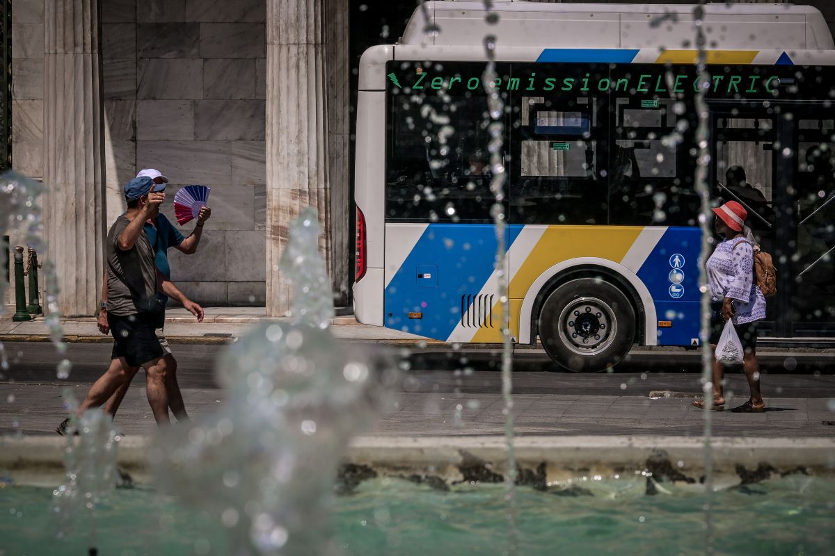 Καύσωνας: Καμίνι η χώρα – Πού θα δείξει 43°C