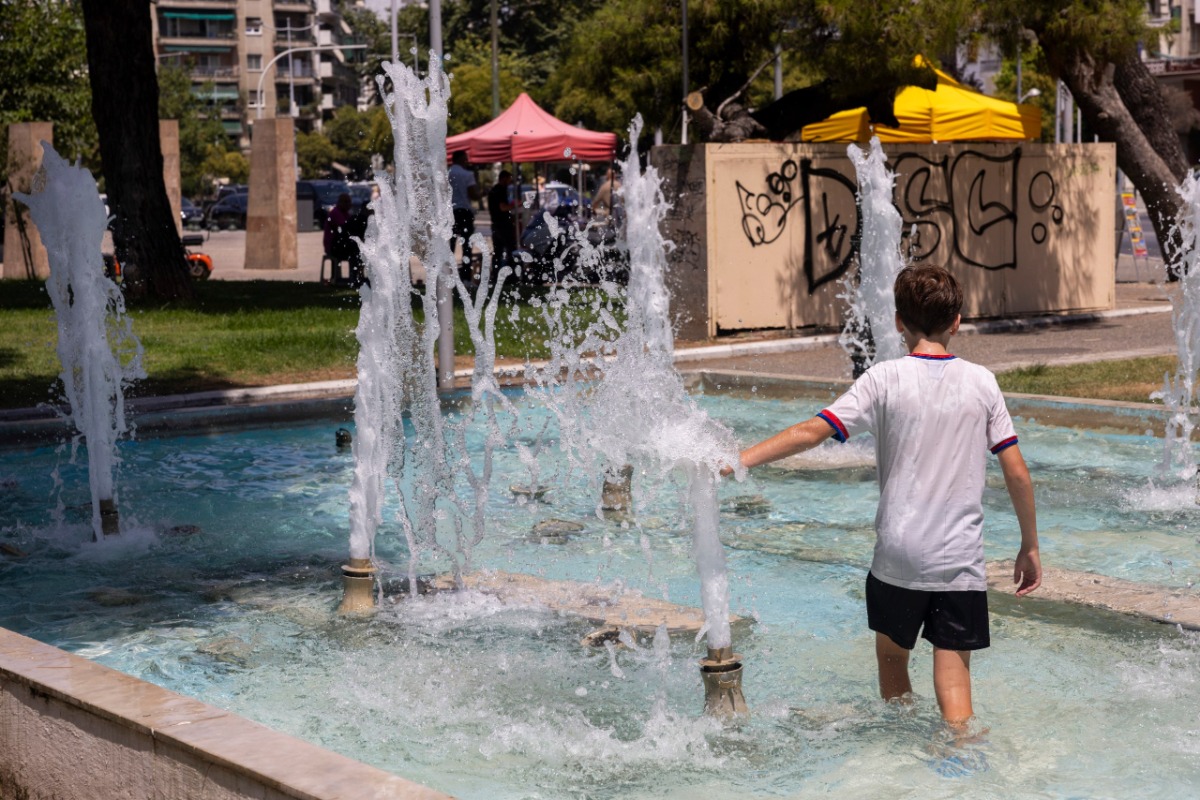 Καύσωνας: Έκτακτα μέτρα για τους εργαζόμενους και την Τετάρτη