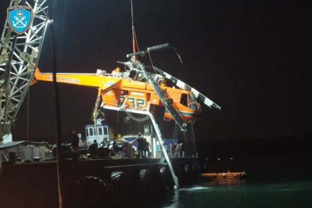 Η στιγμή που πέφτει το ελικόπτερο στην Ελευσίνα (βίντεο)