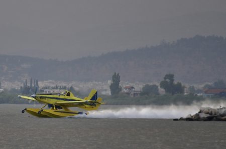 Κορινθία: Νέα αναζωπύρωση της φωτιάς στον Φενεό – Επιχειρούν 20 εναέρια