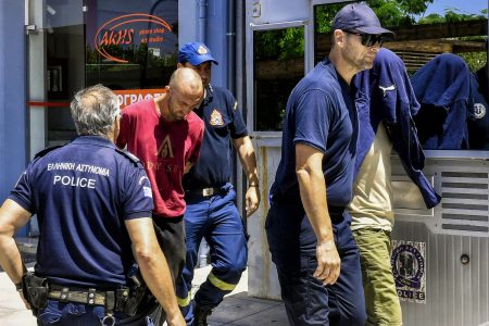 Στη φυλακή οι δύο εργάτες για τη φωτιά στον Φενεό