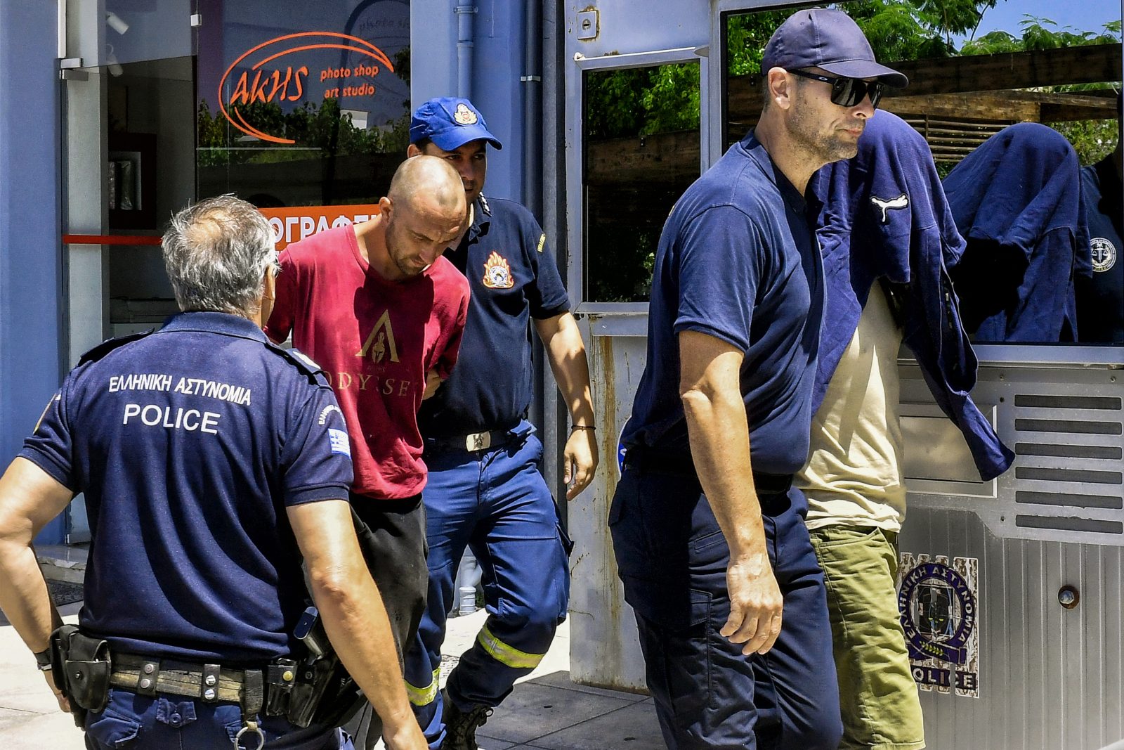 Στη φυλακή οι δύο εργάτες για τη φωτιά στον Φενεό