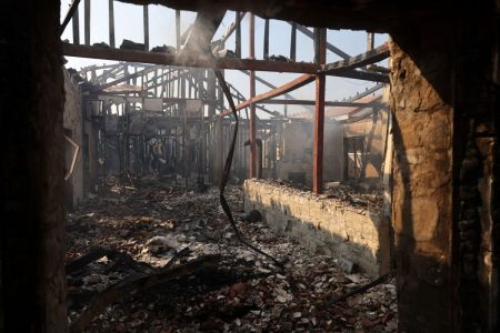 Κύπρος: Οι Αρχές βλέπουν εμπρησμό – Η απόλυτη καταστροφή σε εικόνες