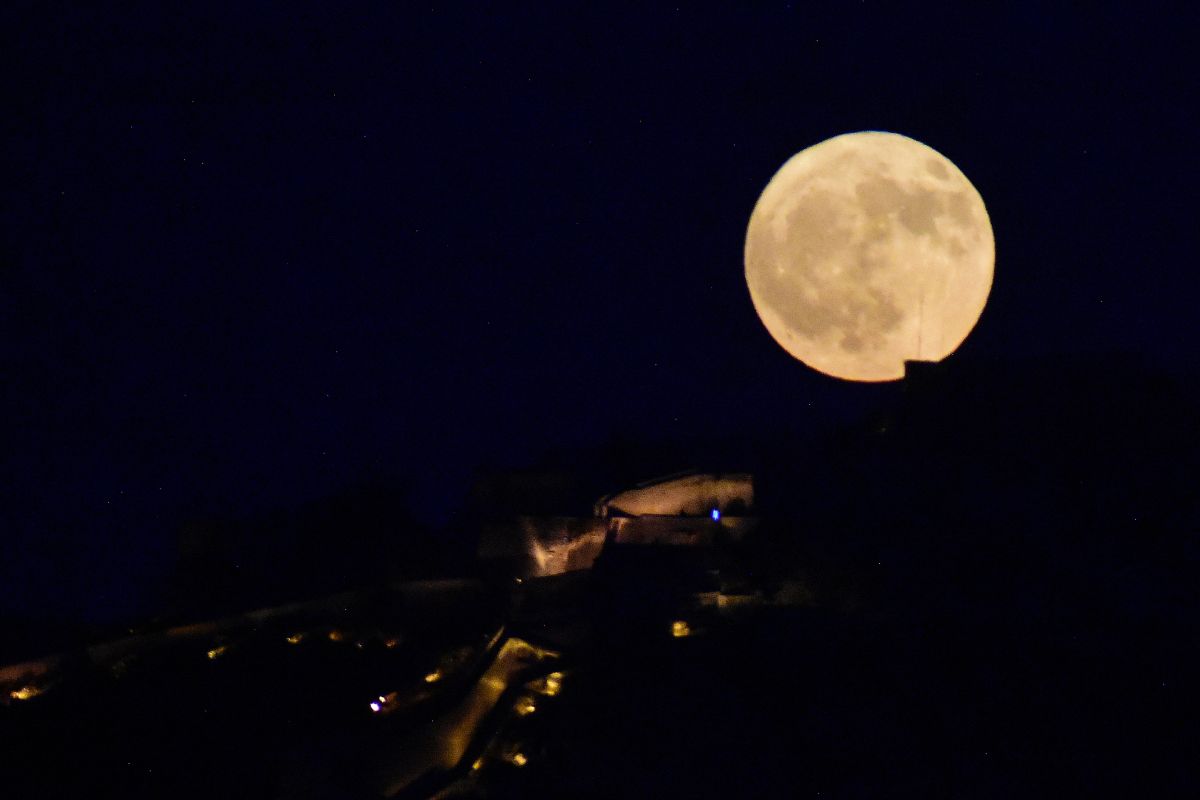 Πανσέληνος Αυγούστου: Σε ποιους αρχαιολογικούς χώρους μπορείτε να τη δείτε δωρεάν