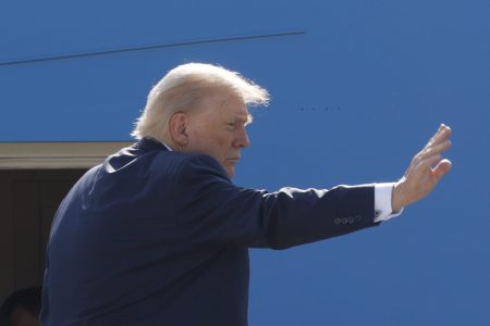 Τραμπ: 50-50 οι πιθανότητες για συμφωνία με την ΕΕ για τους δασμούς