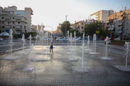 Καύσωνας: Δύσκολη Παρασκευή με 44άρια και φόβους για πυρκαγιές