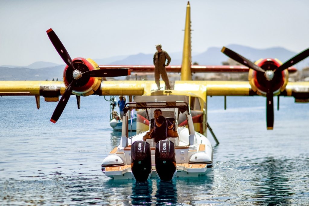 Προσθαλάσσωση πυροσβεστικού αεροσκάφους στον Κορινθιακό – Σώοι οι πιλότοι