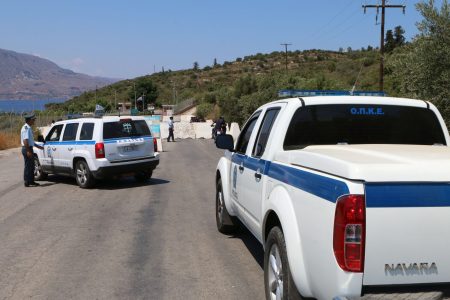 Χανιά: 21χρονος δεν άφηνε φοιτήτριες που πήρε με οτοστόπ, εμβόλισε περιπολικά