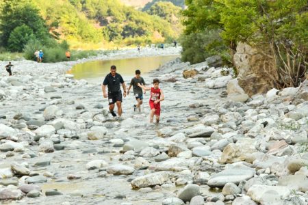 Παραποτάμια 2025: Η «must» αυγουστιάτικη εναλλακτική πεζοπορία στην Ευρυτανία