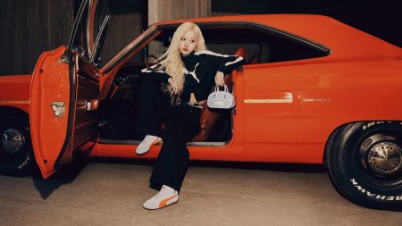 Speed is Back: Η Rosé των BLACKPINK μας συστήνει το sneaker που θα δίνει στυλ σε κάθε μας βήμα