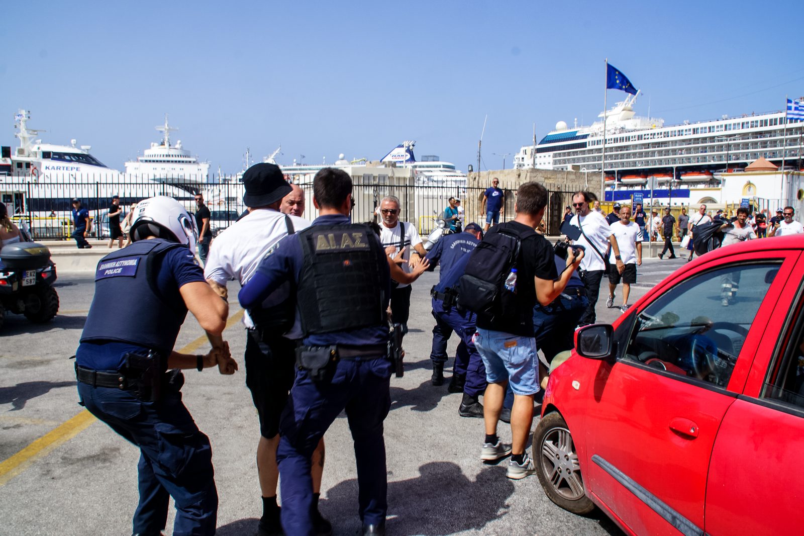 Ρόδος: ΜΑΤ κατά διαδήλωσης για κρουαζιερόπλοιο με ισραηλινούς τουρίστες [Photo – Video]