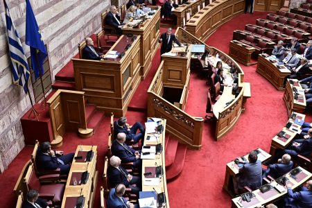 Μητσοτάκης: «ΠαΣοΚ του ’80» – Ανδρουλάκης: «Δεν έχω τα δικά σας σκάνδαλα»