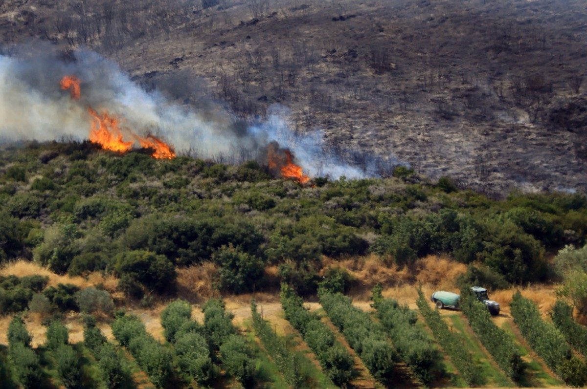 Φωτιά στην Αγιά Λάρισας: Κάηκε πυροσβεστικό – Δύο πυροσβέστες στο νοσοκομείο