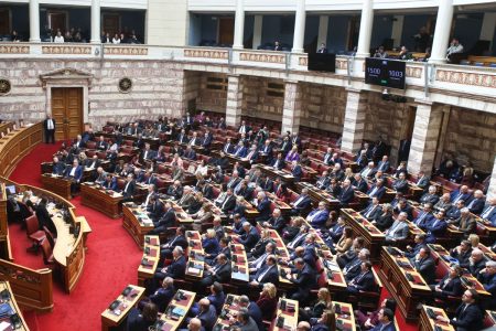 Βουλή: Ο Αγνωστος Στρατιώτης ανεβάζει το πολιτικό θερμόμετρο