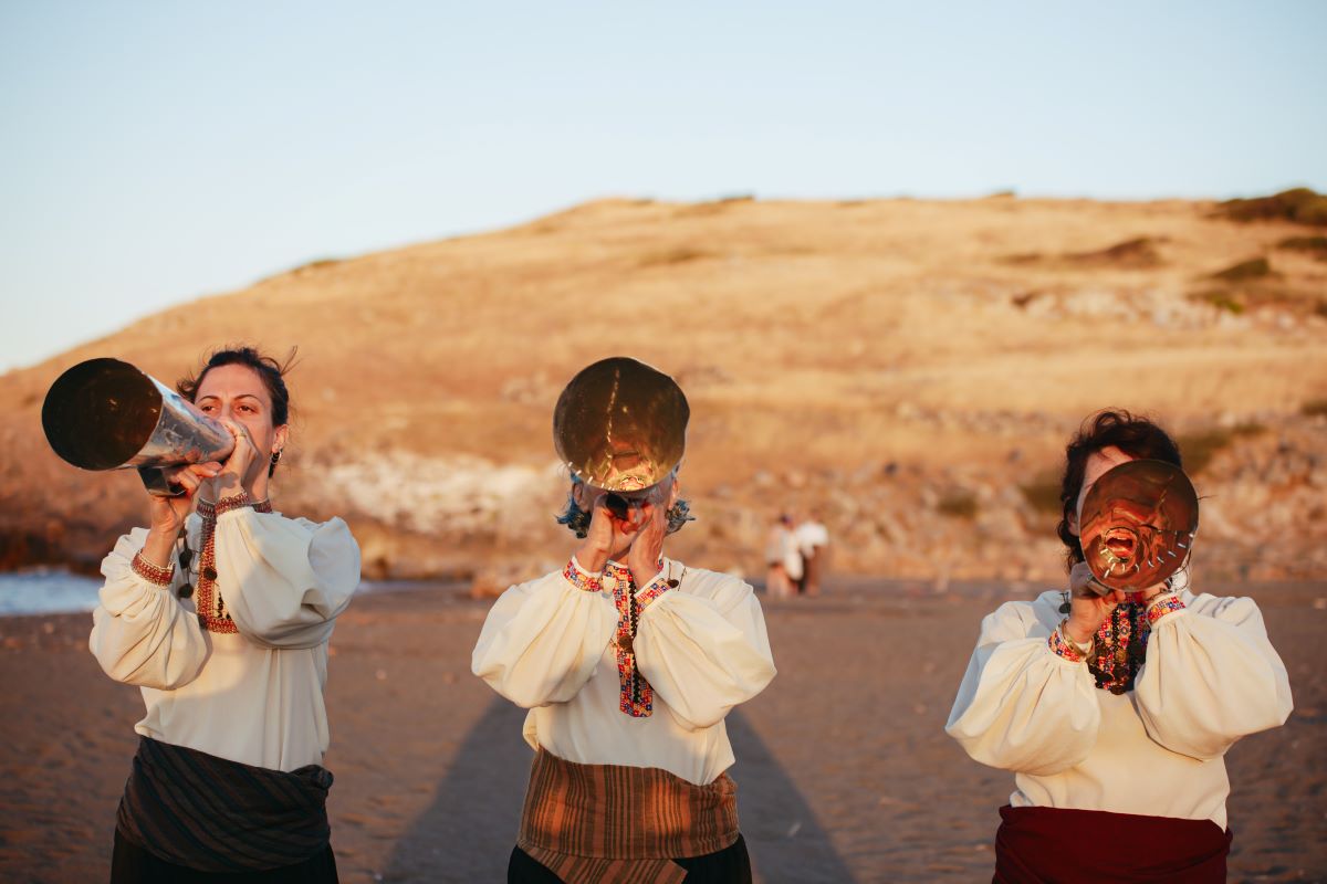 Μια ευλαβική, υποβλητική πορεία στη «Γη των Κρίνων»