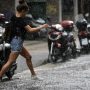 Καιρός: Ανατροπή στην εβδομαδιαία πρόγνωση – Γιατί «κλειδώνει» ανοιξιάτικη αστάθεια, πότε έρχεται καύσωνας