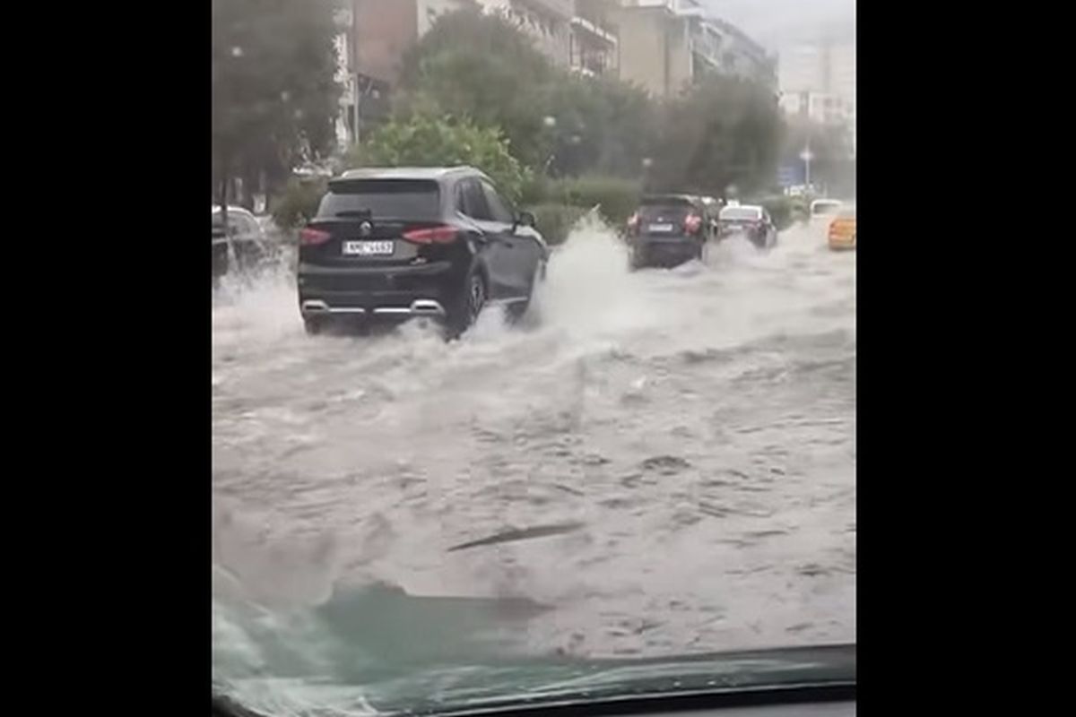 Κακοκαιρία στη Θεσσαλονίκη: Σε μία ώρα έπεσε η βροχή όλου του Ιουλίου