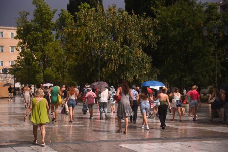 Καιρός: Τα «δύο πρόσωπα» της άνοιξης – Πού έρχονται βροχές, πότε «κλειδώνει» η ζέστη