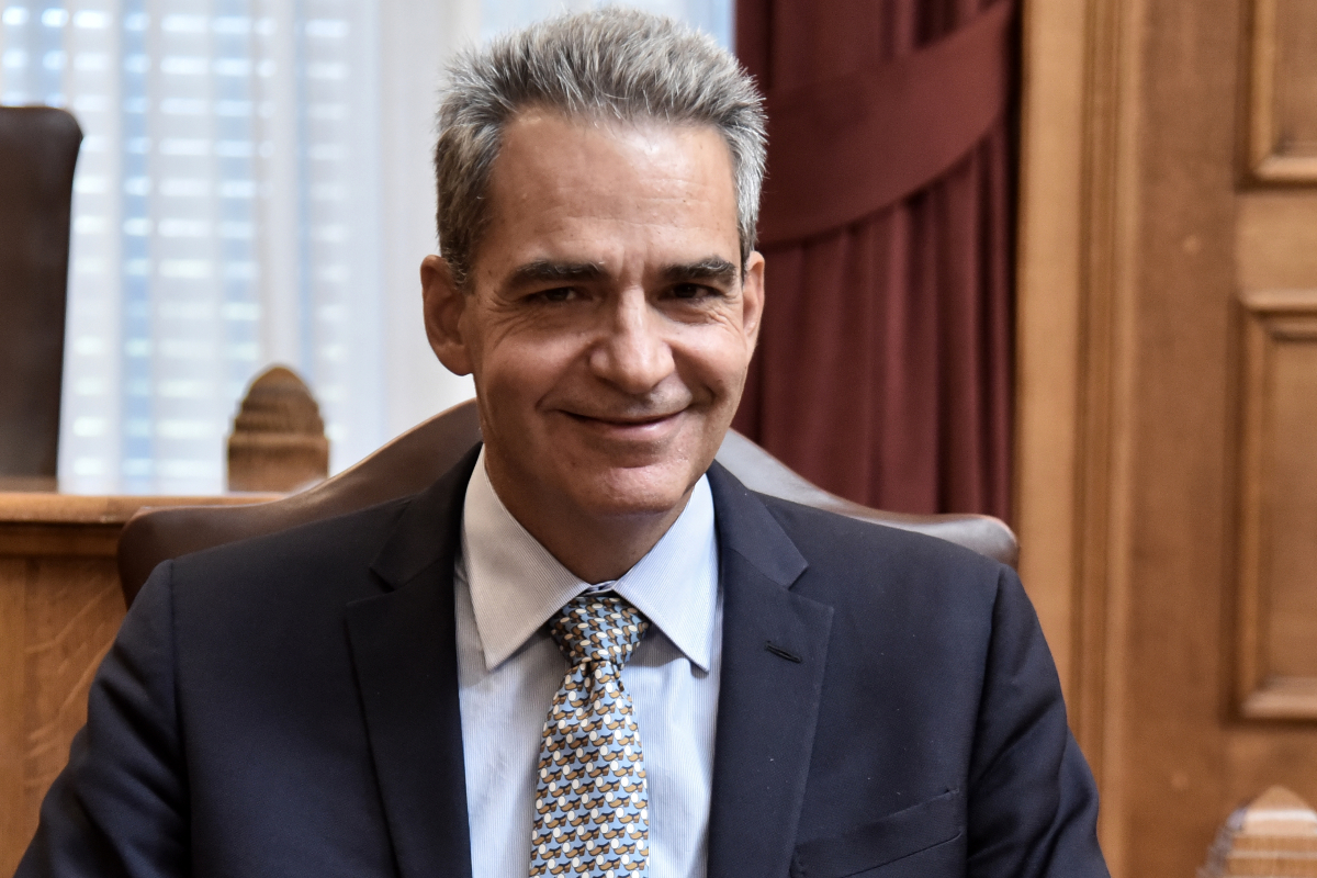 Πως ο «αποκαμωμένος» Άγγελος Συρίγος έλειψε από την παρωδία ψηφοφορίας