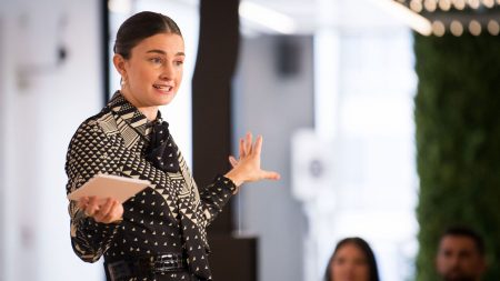 Κλόι Μαλ: Η διάδοχος (και εκλεκτή) της Αννα Γουίντουρ