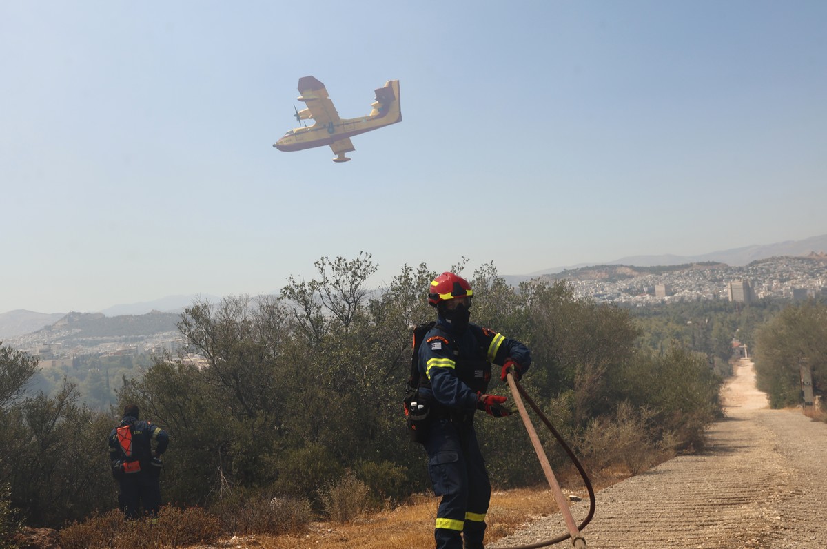 Φωτιά στο Καματερό – Τέθηκε γρήγορα υπό έλεγχο η φωτιά