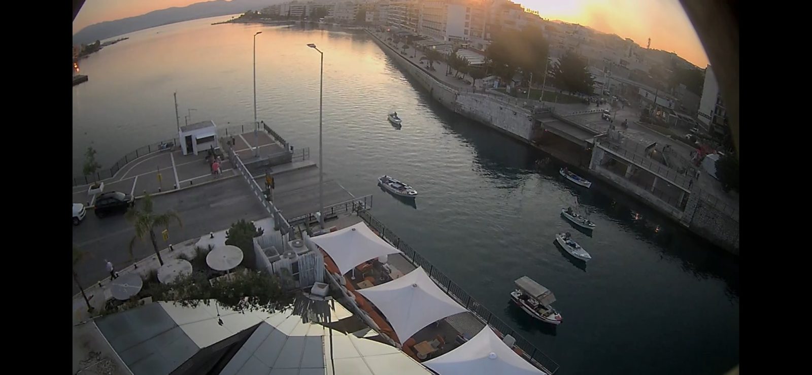 Χάος στη Χαλκίδα, κόλλησε η γέφυρα του Ευρίπου