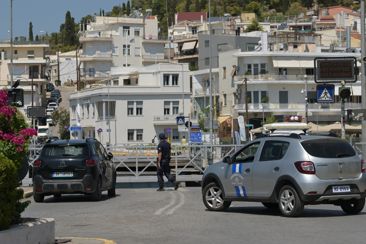 Γέφυρα Χαλκίδας: Εκλεισε η μισή, προσπάθειες να λειτουργήσει η άλλη μισή