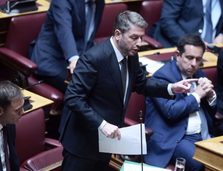 Σύνδεση με την κοινωνία