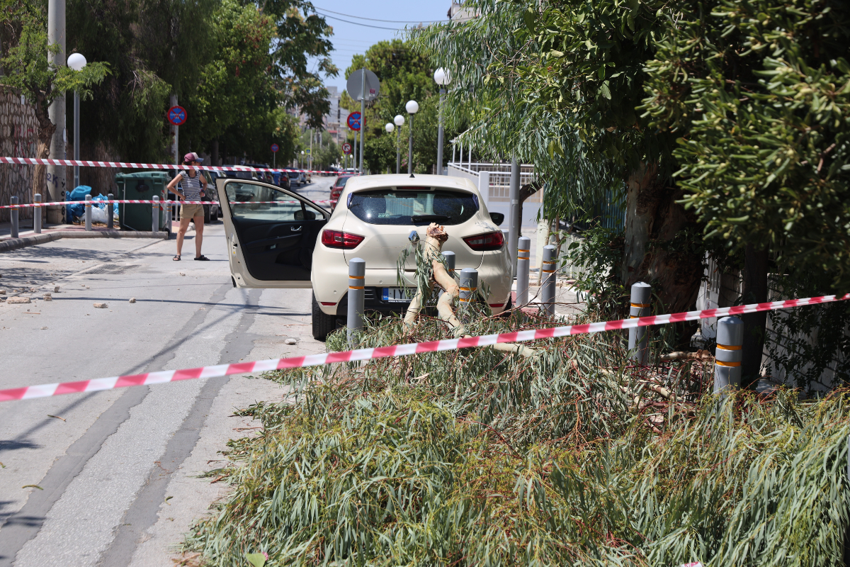 Αττική: Αυξημένα προβλήματα λόγω των δυνατών ανέμων