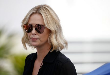 Charlize Theron: O φόνος του πατέρα της από τη μητέρα της και ο δύσκολος δρόμος της δόξας
