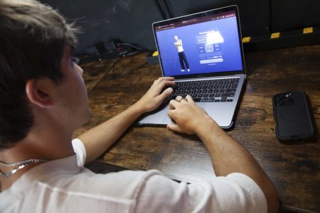 Character.AI κοινωνικό δίκτυο τεχνητής νοημοσύνης – ψηφιακοί χαρακτήρες. AI chatbots και κοινωνική δικτύωση στο Character.AI