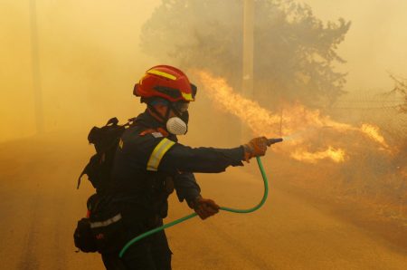 Παλλήνη: Συνέλαβαν μόνιμο υπάλληλο του Δήμου για εμπρησμούς