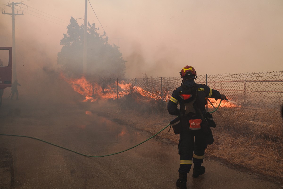 Φωτιές στη χώρα: Οι περιοχές που μάχονται με τις φλόγες