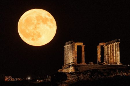 Πανσέληνος Αυγούστου 2025: Ολοκληρώνεται απόψε το φεγγάρι του Οξύρρυγχου