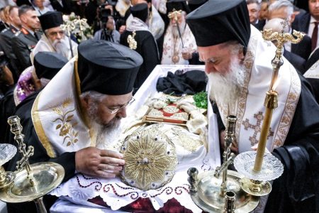 Τελέστηκε η εξόδιος ακολουθία του μητροπολίτη Κορίνθου Διονυσίου