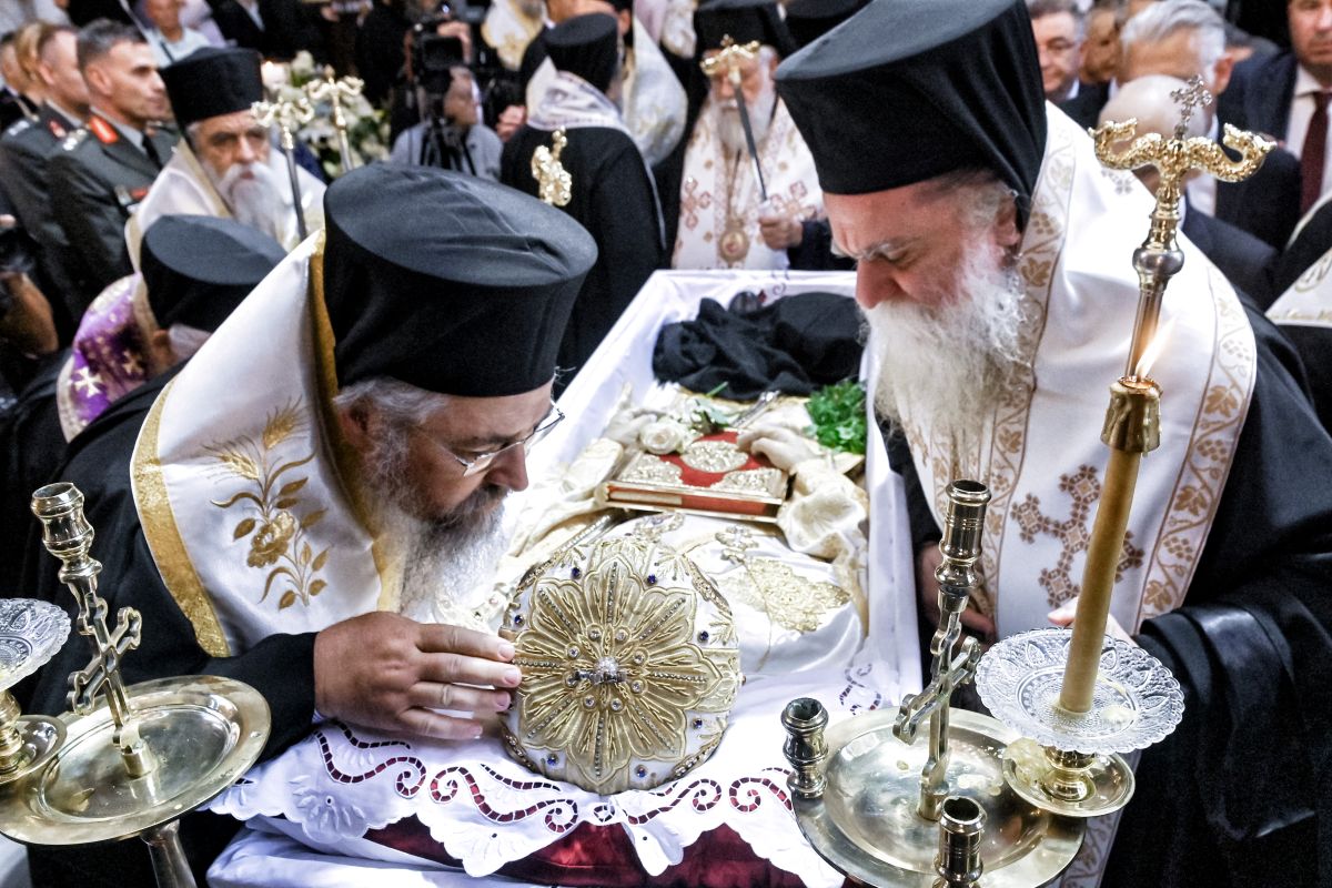 Τελέστηκε η εξόδιος ακολουθία του μητροπολίτη Κορίνθου Διονυσίου