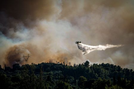 Φωτιά στην Ηλεία: Μεγάλη αναζωπύρωση στο Χελιδόνι