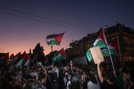 Μια κραυγή όλη η Ελλάδα για την Παλαιστίνη – Εικόνες από τη συγκέντρωση στο Σύνταγμα