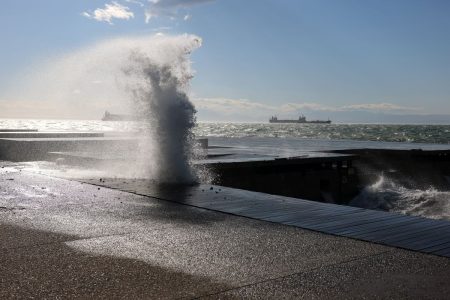 Καιρός: Θυελλώδεις άνεμοι και πτώση της θερμοκρασίας – Στους 8°C στο Νευροκόπι