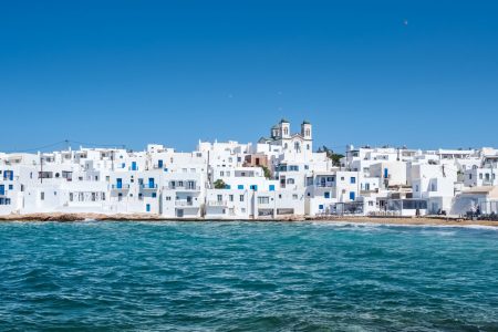 Financial Times: Μπορεί η Πάρος να αποφύγει να γίνει σαν τη Μύκονο;