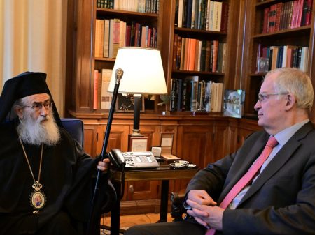 Παράθυρο συμβιβασμού για τη (διχασμένη) Μονή Σινά