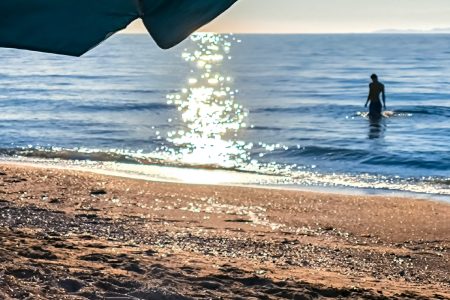 Καιρός: Πού και πότε επανέρχονται τα 40αρια – Τι γίνεται με τους ανέμους