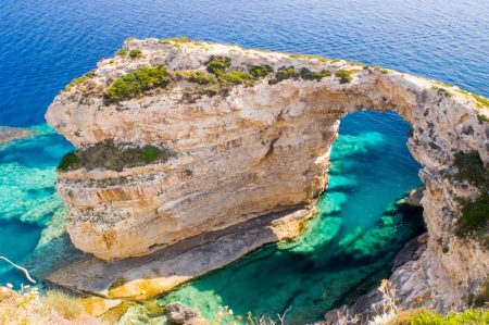 Παξοί, ανακαλύπτοντας το καταπράσινο νησί του Ιονίου με τα τιρκουάζ νερά