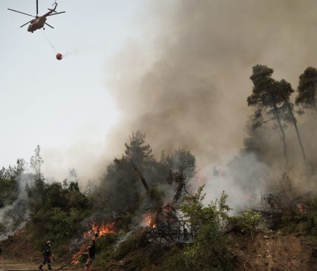 Υπό έλεγχο η φωτιά στην Αρχαία Νεμέα