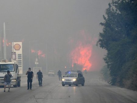 Zημιές από τη φωτιά στη περιμετρική οδό Πάτρας – Σε ισχύ κυκλοφοριακές ρυθμίσεις