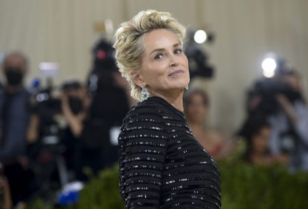 Σάρον Στόουν: Η σεξουαλική κακοποίηση, το εγκεφαλικό και τα οικογενειακά μυστικά