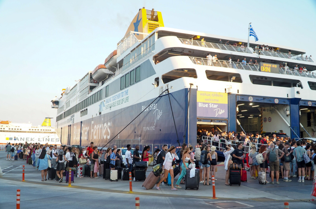 Δεκαπενταύγουστος: Κορυφώνεται η έξοδος – Πώς λειτουργούν τα ΜΜΜ – Τα μέτρα στις εθνικές οδούς