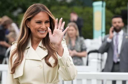 Η Μελάνια Τραμπ απειλεί με αγωγή 1 δισ. δολαρίων τον Χάντερ Μπάιντεν 