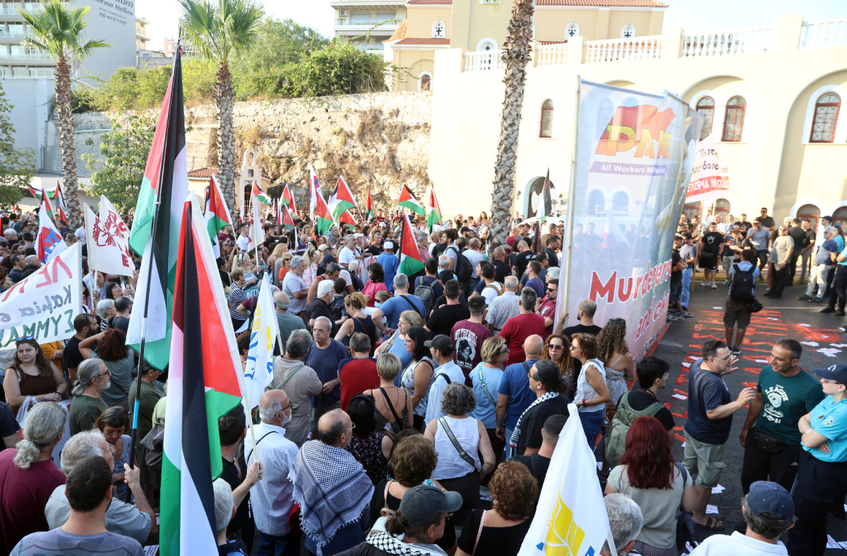 Με συνθήματα κατά της γενοκτονίας στη Γάζα «υποδέχθηκαν» το Crown Iris